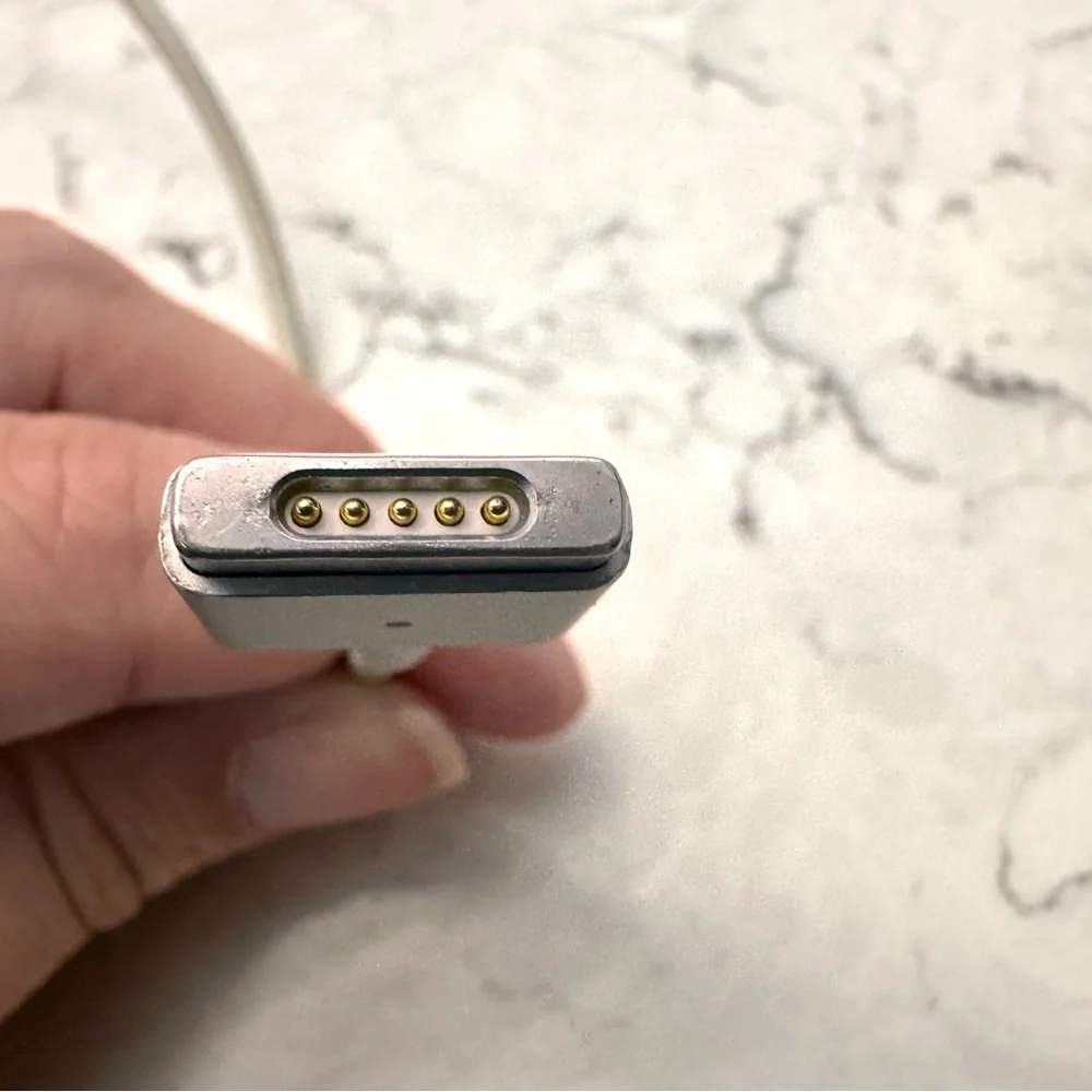 Apple MagSafe 85W AC Adapter For Macbook and Macbook Pro A1222